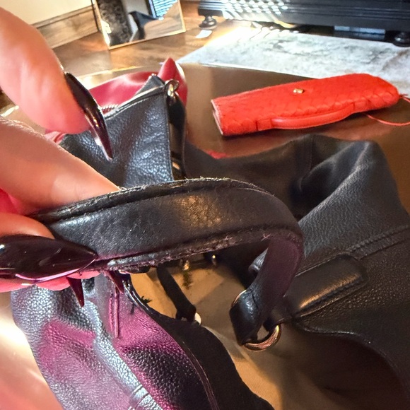 Gucci Black Leather Shoulder Bag - Picture 7 of 7